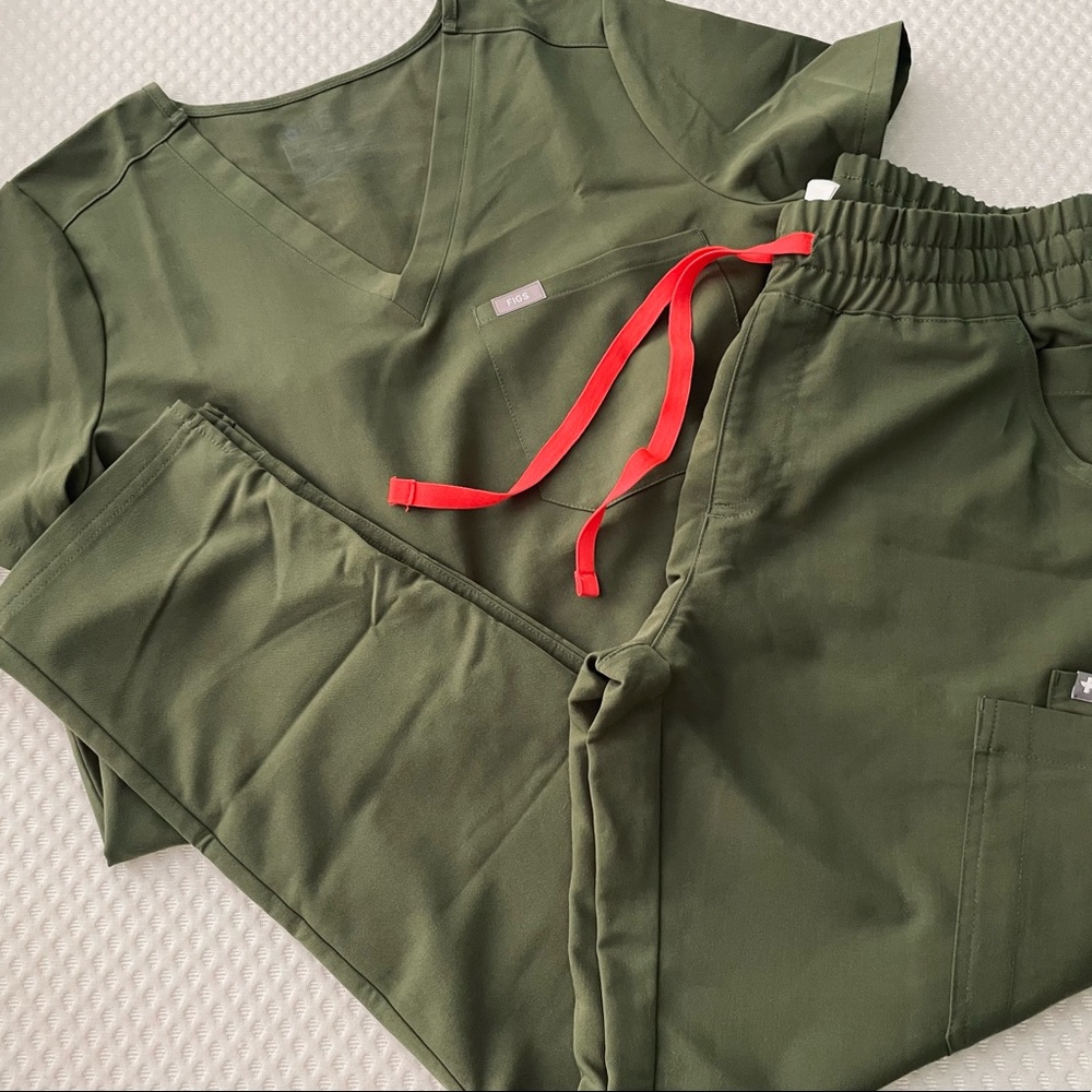 Olive figs scrubs set